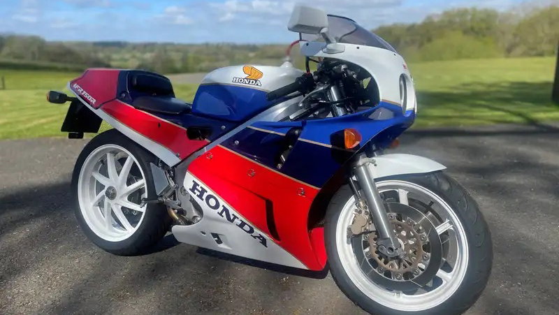 Honda RC30 / VFR750R